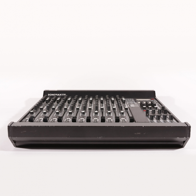 SONOSAX SX ST8 D Console analogique 8 entrées / 8 bus / 4 aux + module de sortie numérique