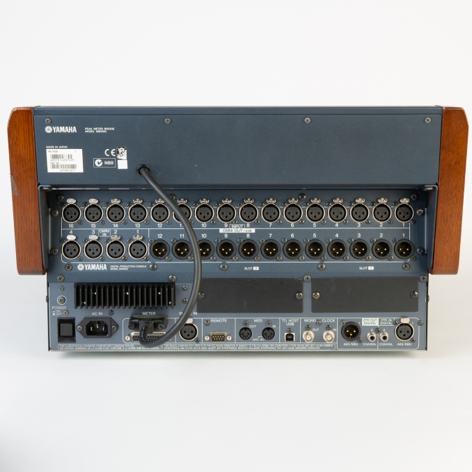 YAMAHA DM1000 v2 Console numérique 16 entrées micro 4 ligne 2 slots