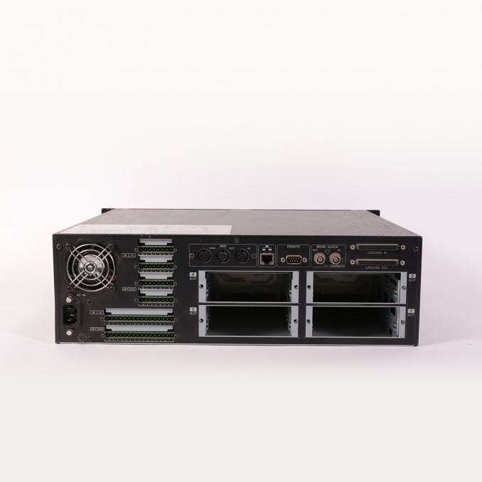 YAMAHA DME 64 Processeur numérique 4 slots